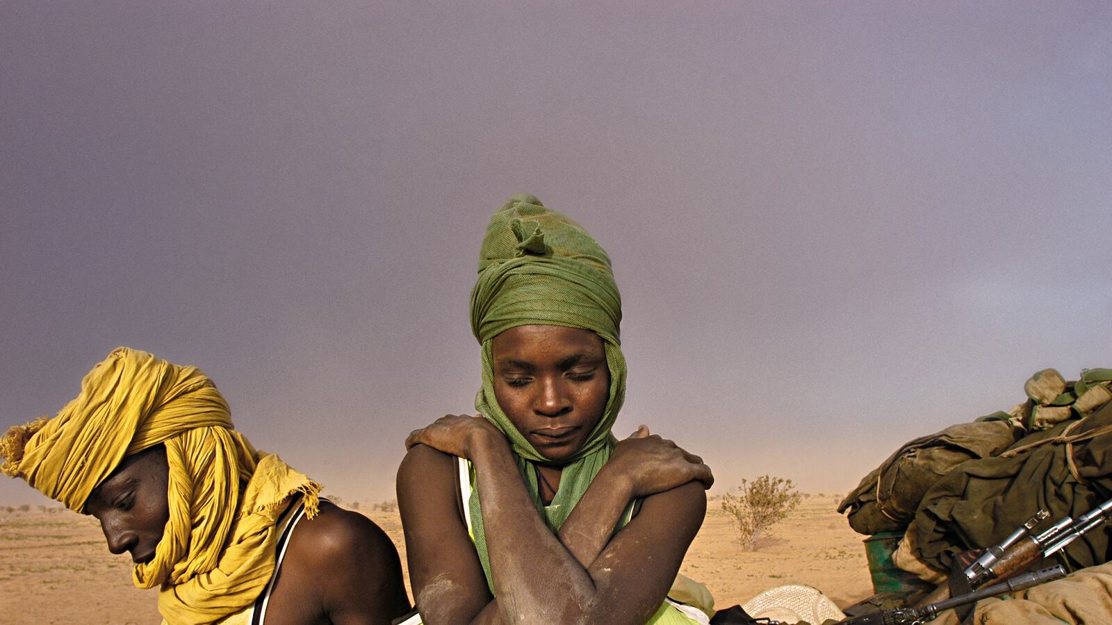 articles/2015/03/16/how-to-be-a-war-photographer-and-working-mom/150306-lyndsey-addario6_ameaqq