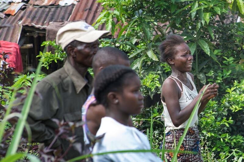 galleries/2014/11/12/liberia-s-ebola-corpse-squads-photos/141111-biro5-ebola2-tease_qlzno3