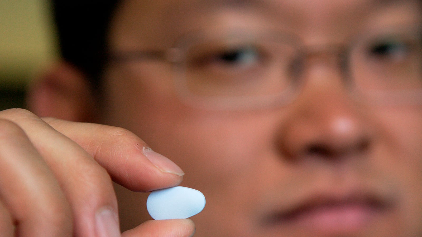 cheats/2014/05/15/cdc-recommends-daily-hiv-pill/140715-hiv-drug-cheat_ql9m3o