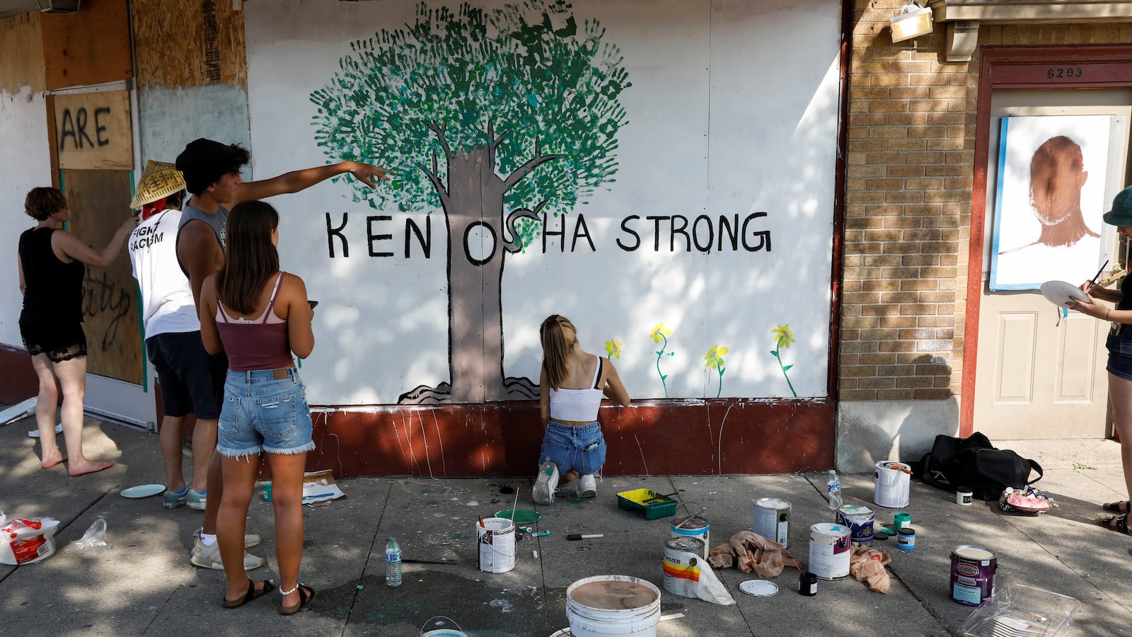 2020-08-28T212303Z_1595923256_RC29NI9I9JIL_RTRMADP_3_GLOBAL-RACE-USA-WISCONSIN_weblzc