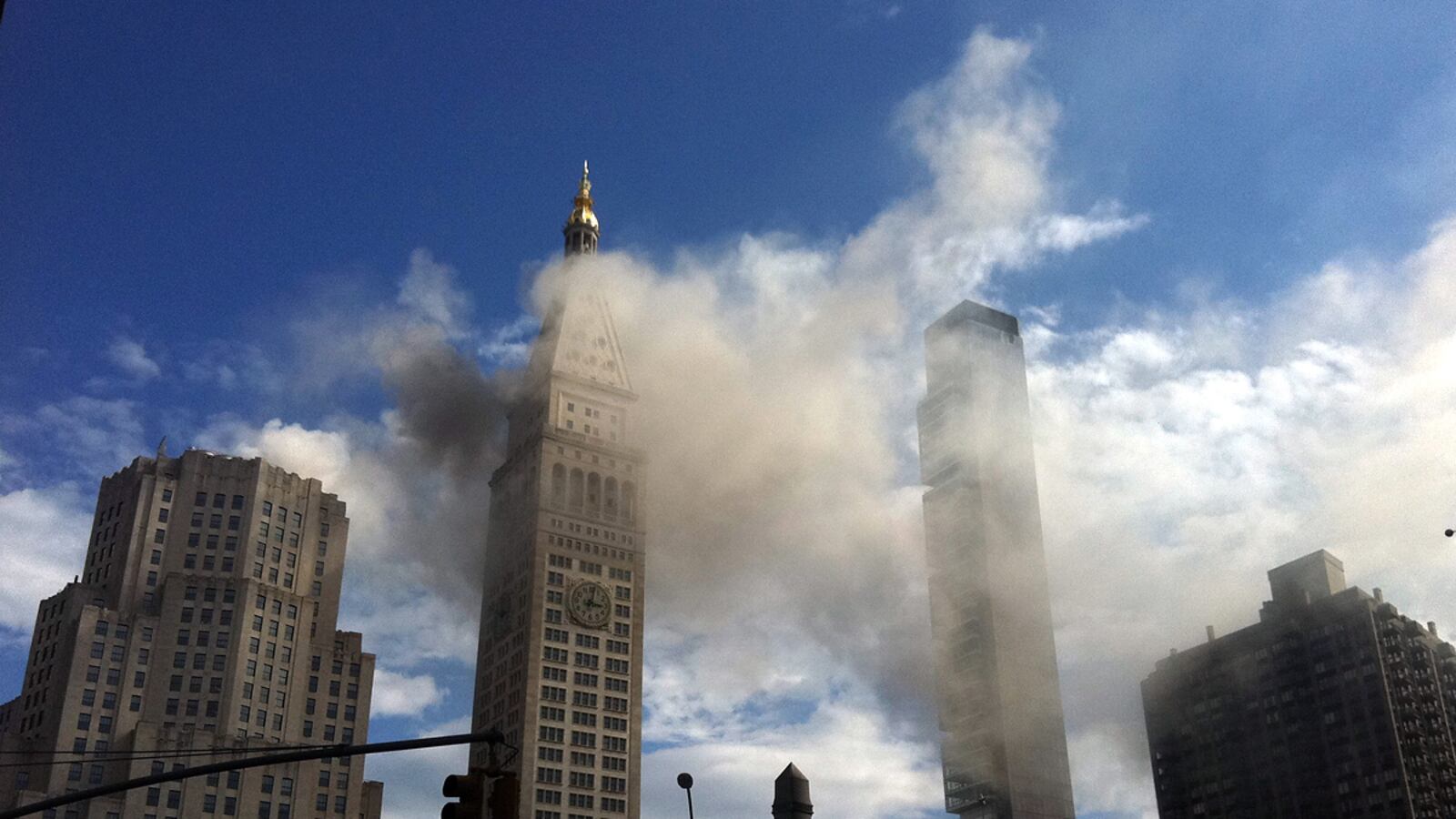 cheats/2011/09/10/nyc-building-catches-fire/fire-nyc-cheat_qvipiz