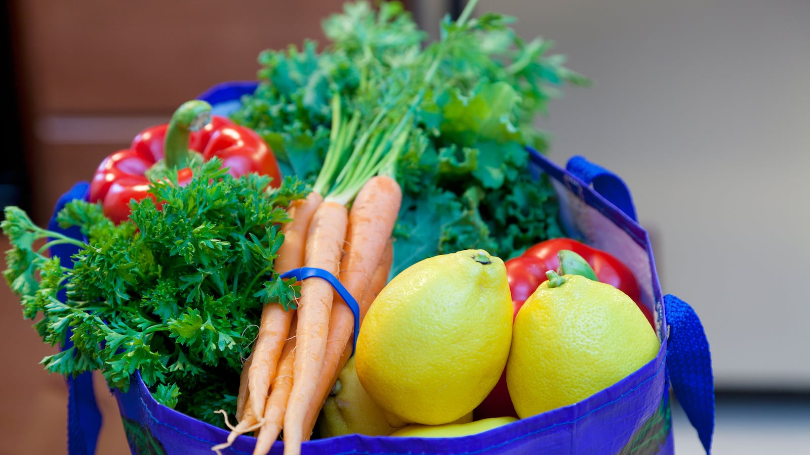 cheats/2015/06/24/americans-waste-640-of-food-each-year/150422-dailyburn-food-waste-cheat_nkzrum