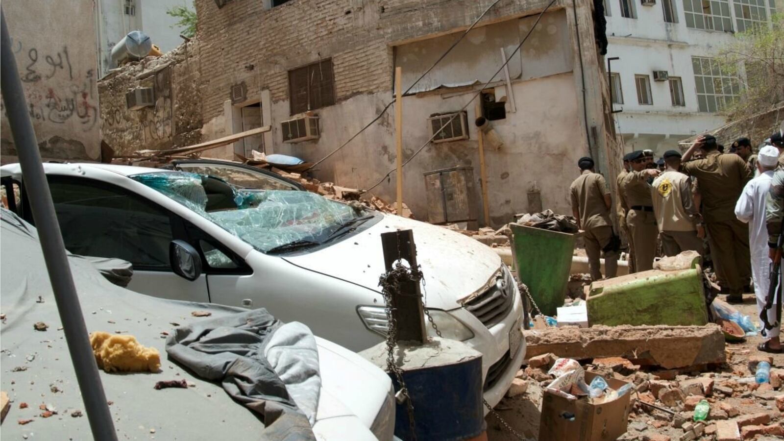 170624-saudi-bomb-attack-foiled-cheat_wpts0m