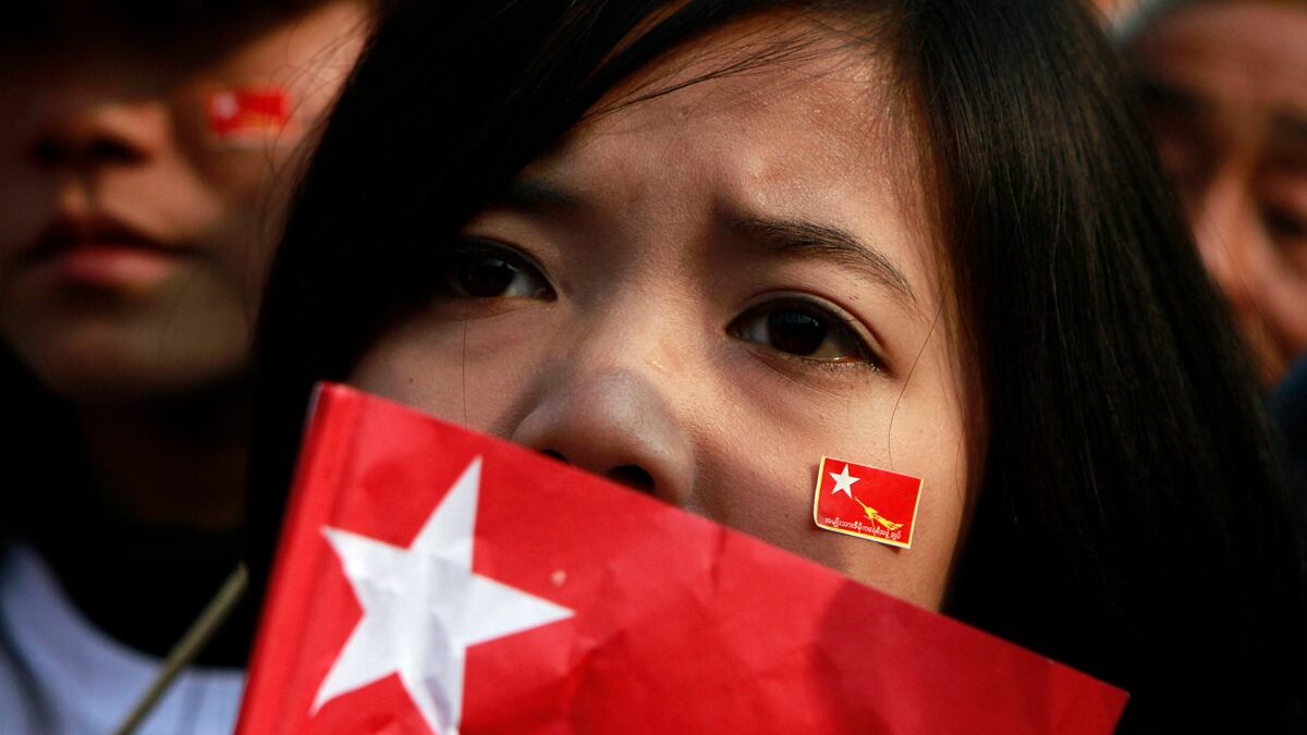 cheats/2012/04/04/u-s-to-relax-burma-sanctions/myanmar-policy-cs_gufcxi