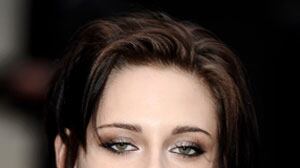 cheats/2010/04/22/stewart-may-replace-jolie-in-wanted-2/kristen-stewart-1_jnxvcm
