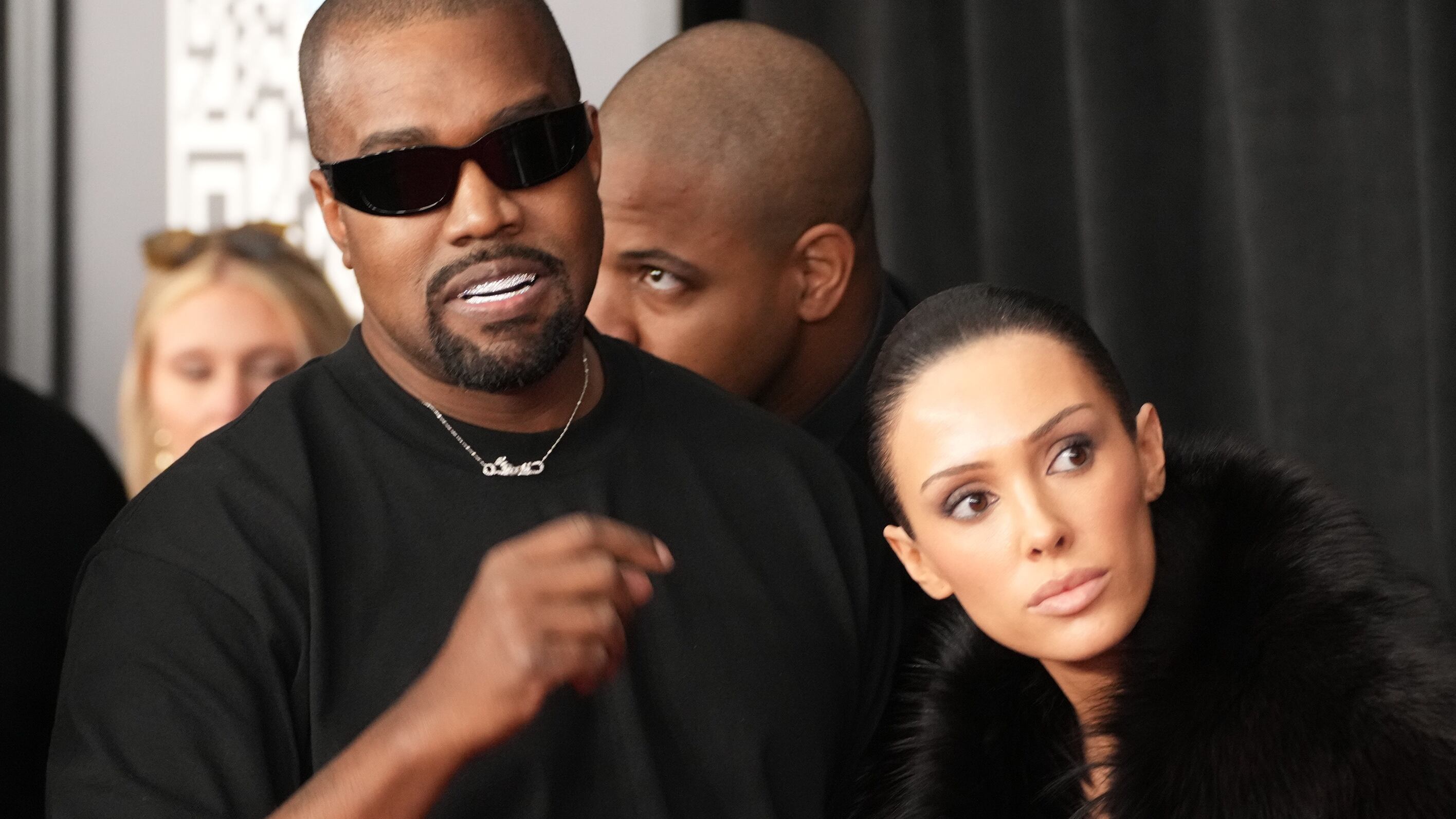 Kanye West et Bianca Censori assistent aux 67e Grammy Awards au Crypto.com Arena le 02 février 2025 à Los Angeles, en Californie.