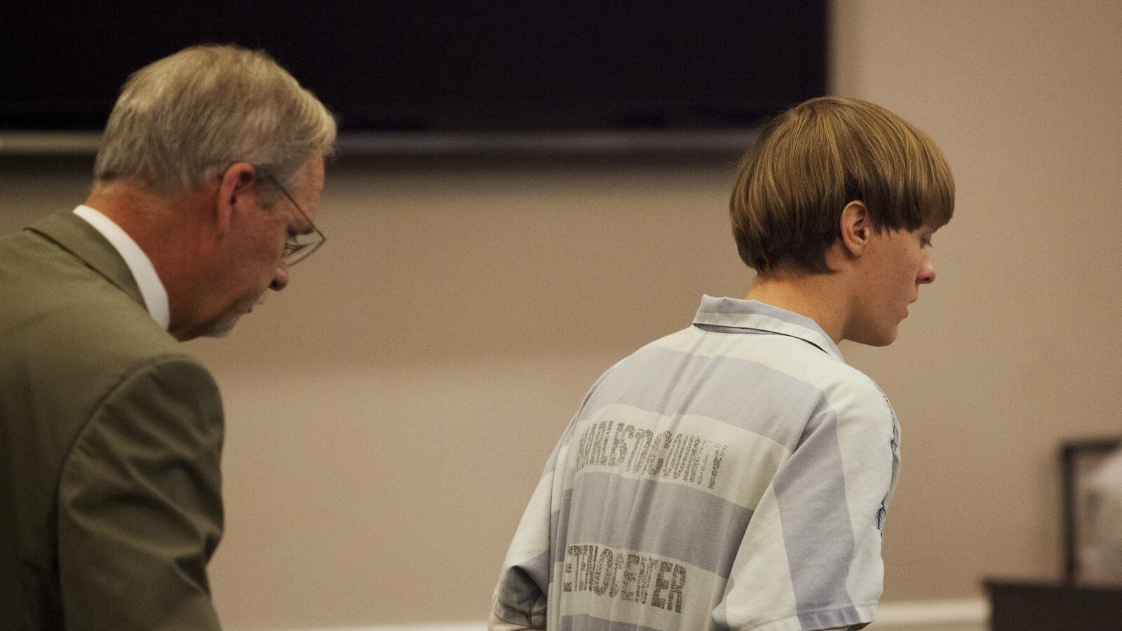 cheats/2016/06/09/dylann-roof-wants-to-waive-right-to-federal-trial/160609-dylann-roof-cheat_vylmwp