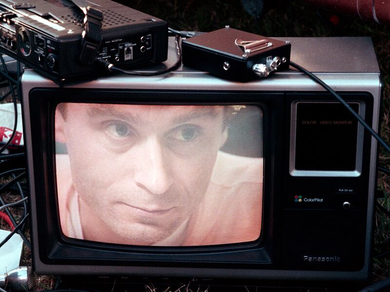 galleries/2011/12/11/joran-van-der-sloot-and-other-famous-killers-with-groupies-or-girlfriends-photos/killers-with-girlfriends-groupies-ted-bundy_xkfb6k