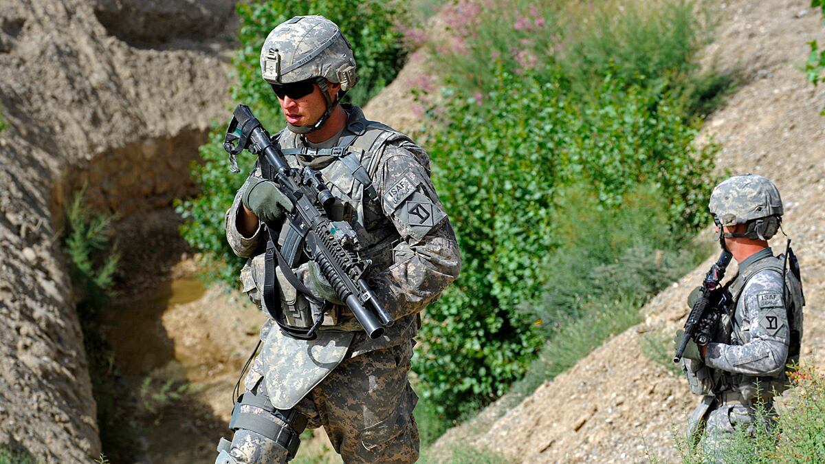 articles/2011/06/21/afghanistan-troop-withdrawal-obama-s-gamble/afghanistan-troops-barry_iromy4