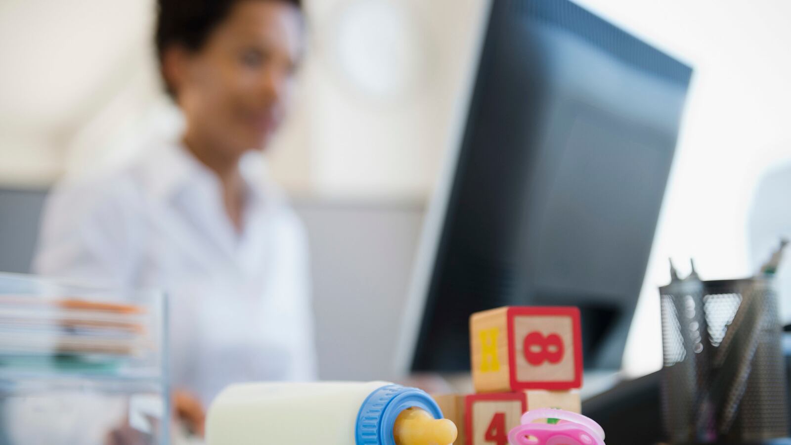 articles/2014/07/08/why-obama-s-plan-for-working-moms-just-won-t-work/140707-risenwitz-moms-tease_wy0ub1