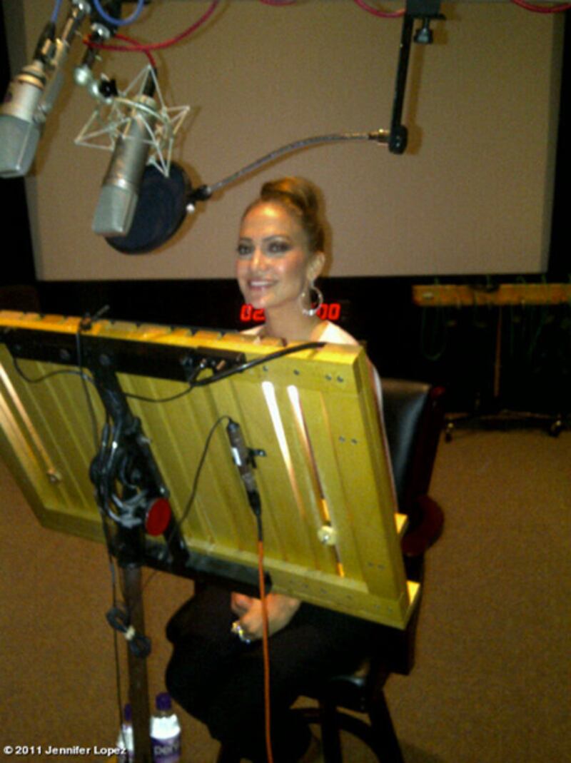 galleries/2011/10/26/celebrities-do-halloween-kelly-clarkson-j-lo-more-twitter-pictures/twitpics-jennifer-lopez_ae7zuu