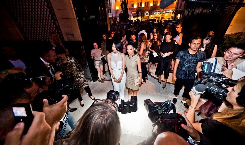 galleries/2011/10/06/backstage-paris-fashion-week-photos/backstage-paris-fashion-week-2_pps17n