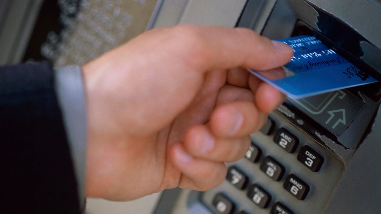 articles/2013/08/05/new-bank-atms-feature-human-presence/130805-atm-cnbc-tease_gu5vsp