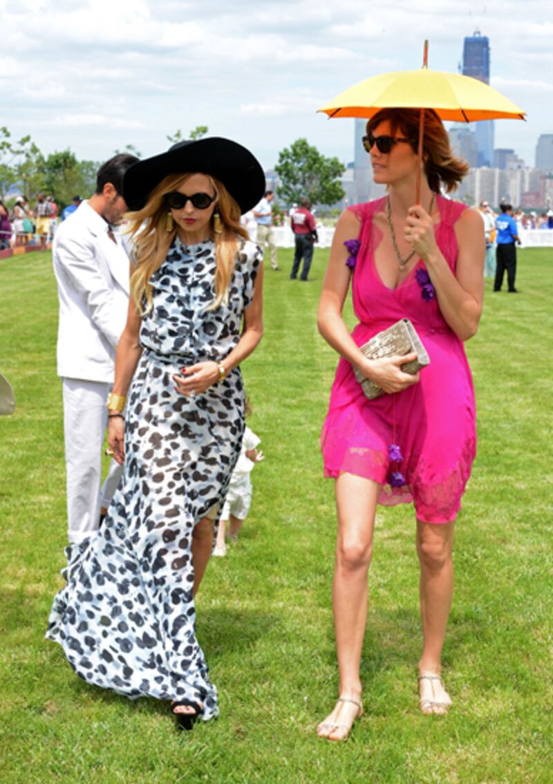 galleries/2012/06/04/minka-kelly-padma-lakshmi-and-other-celebrites-at-the-veuve-cliquot-polo-classic-photos/veuve-cliquot-polo-nyc-4_t9fpsp