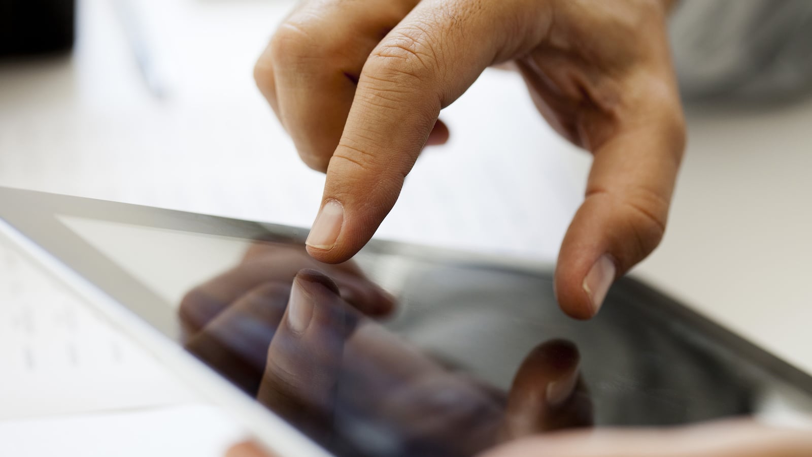 articles/2013/12/31/our-10-favorite-multimedia-design-projects-of-2013/131231-allert-multimedia-tease_moxwi7