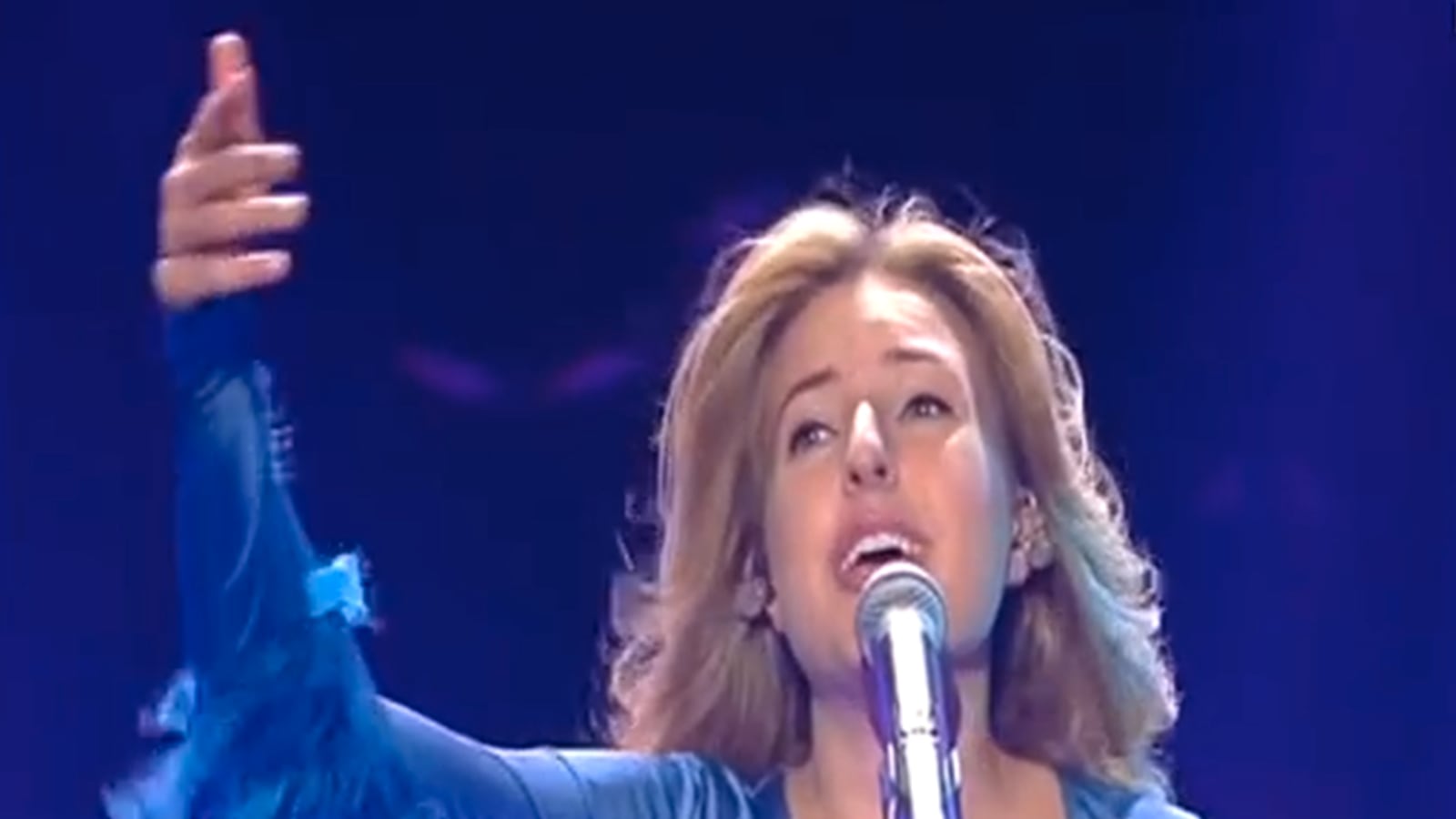 articles/2013/12/05/boston-irish-girl-jennifer-grout-is-the-unexpected-star-of-arabs-got-talent/131205-arab-idol_slhv8e