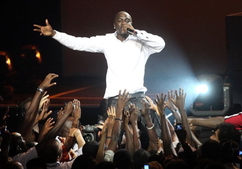 galleries/2010/04/06/celebrity-diplomacy/celebrity-diplomacy---akon_duzxdu