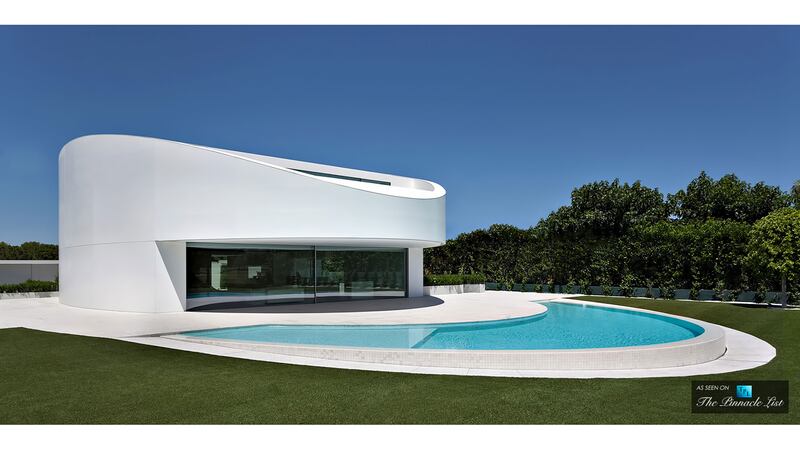 171230-mcnearney-omg-i-want-this-house-casa-bilant-02_a3xvo6