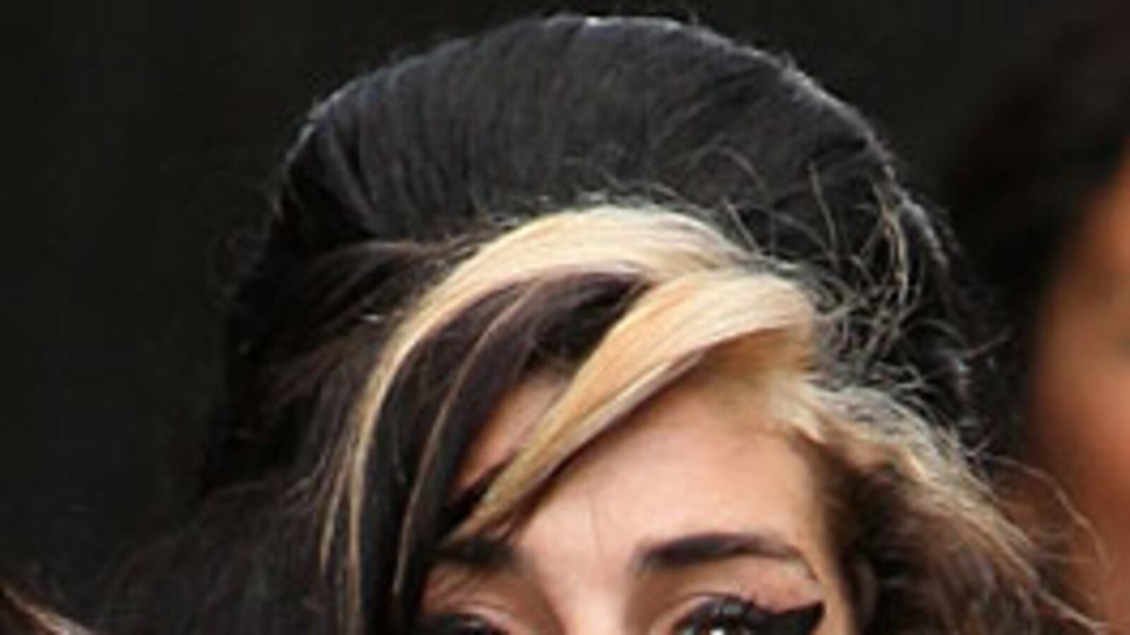 cheats/2009/12/23/amy-winehouse-arrested/amy-winehouse_axdu0s