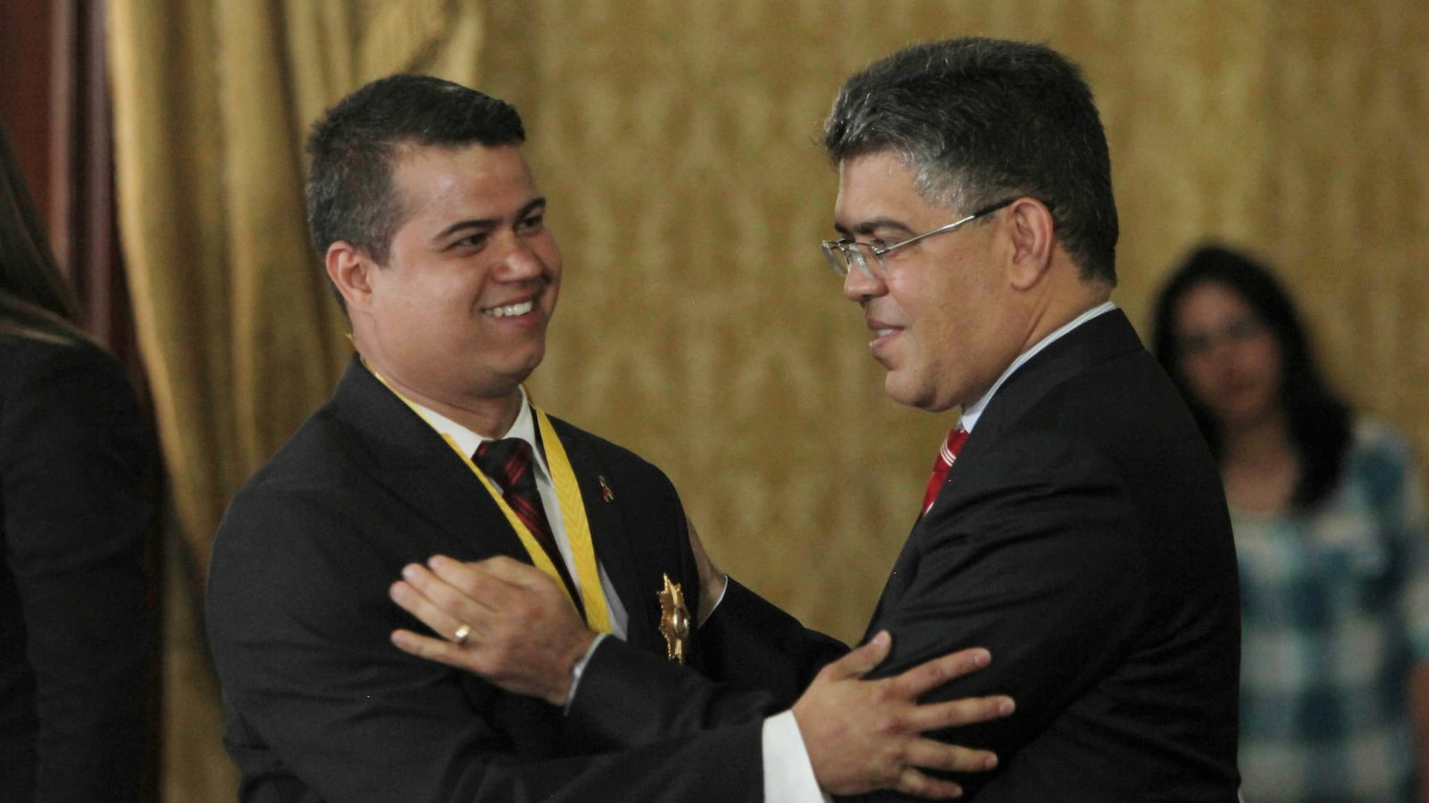 cheats/2014/02/25/u-s-expells-venezuelan-diplomats/140225-venezuelan-diplomats-cheat_j7fxdt