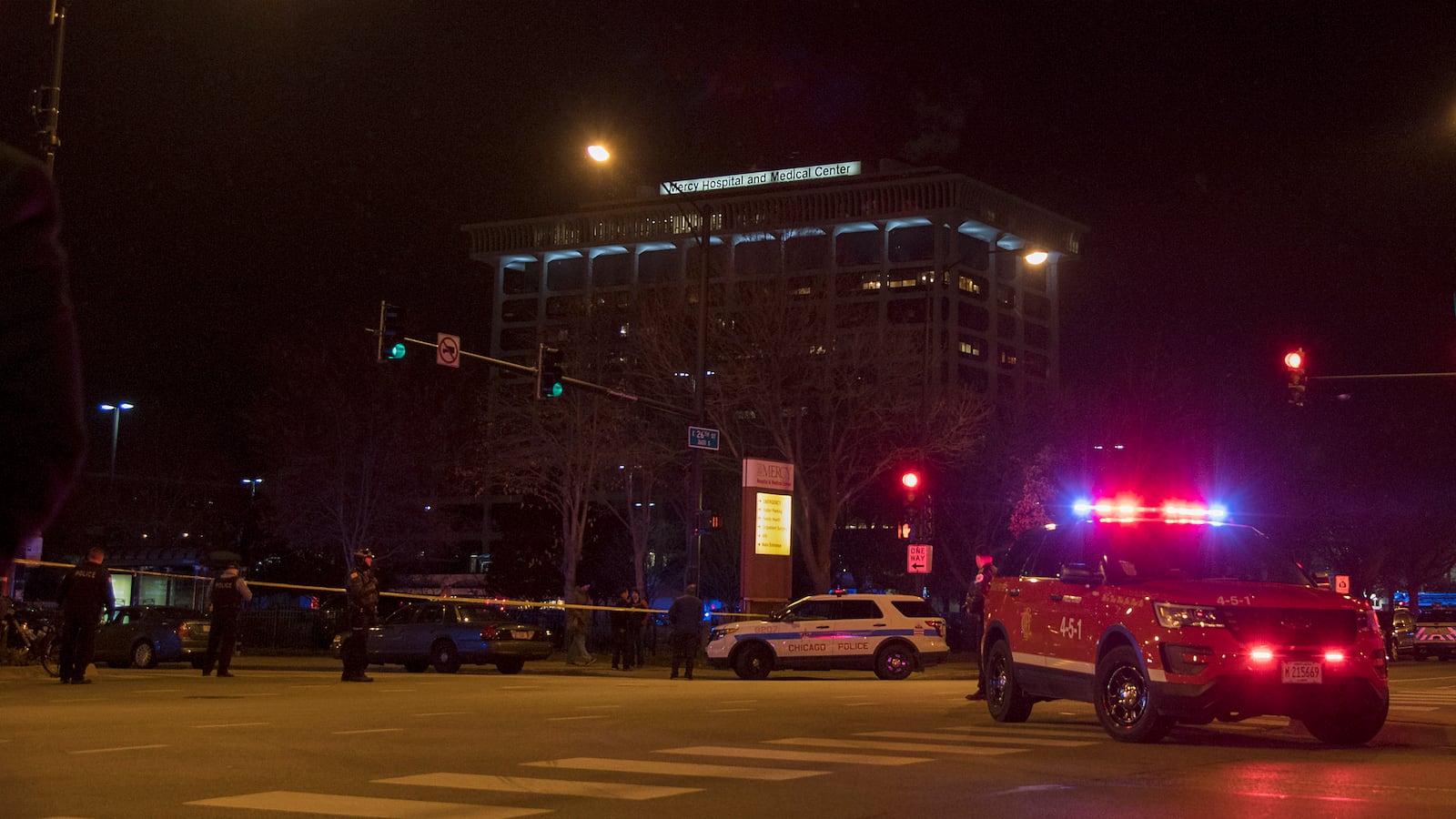 2018-11-20T033824Z_1063825032_NOCID_RTRMADP_3_NEWS-MERCY-HOSPITAL-SHOOTING_sfrxav