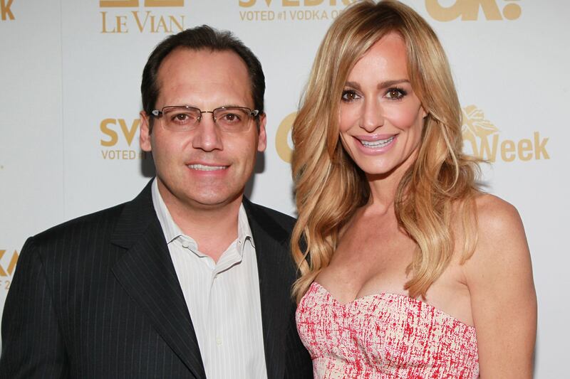 articles/2011/08/17/real-housewives-of-beverly-hills-suicide-taylor-and-russell-armstrong/real-housewives-russell-armstrong-commits-suicide-cheat_t6jopk