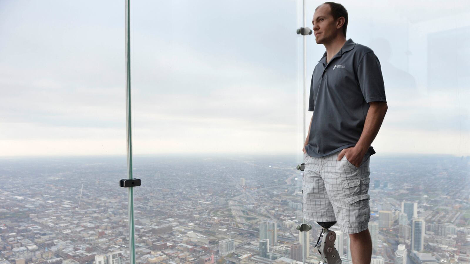 cheats/2012/11/05/amputee-climbs-103-floor-skyscraper/amputee-climbs-103-story-building-cheat_crcuhv