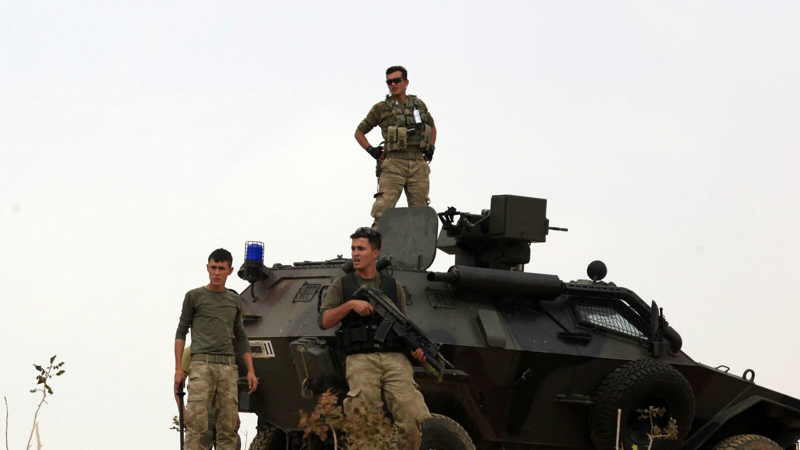 cheats/2014/10/13/turkey-allows-use-of-bases-against-isis/141012-turkey-cheat_zkylkp