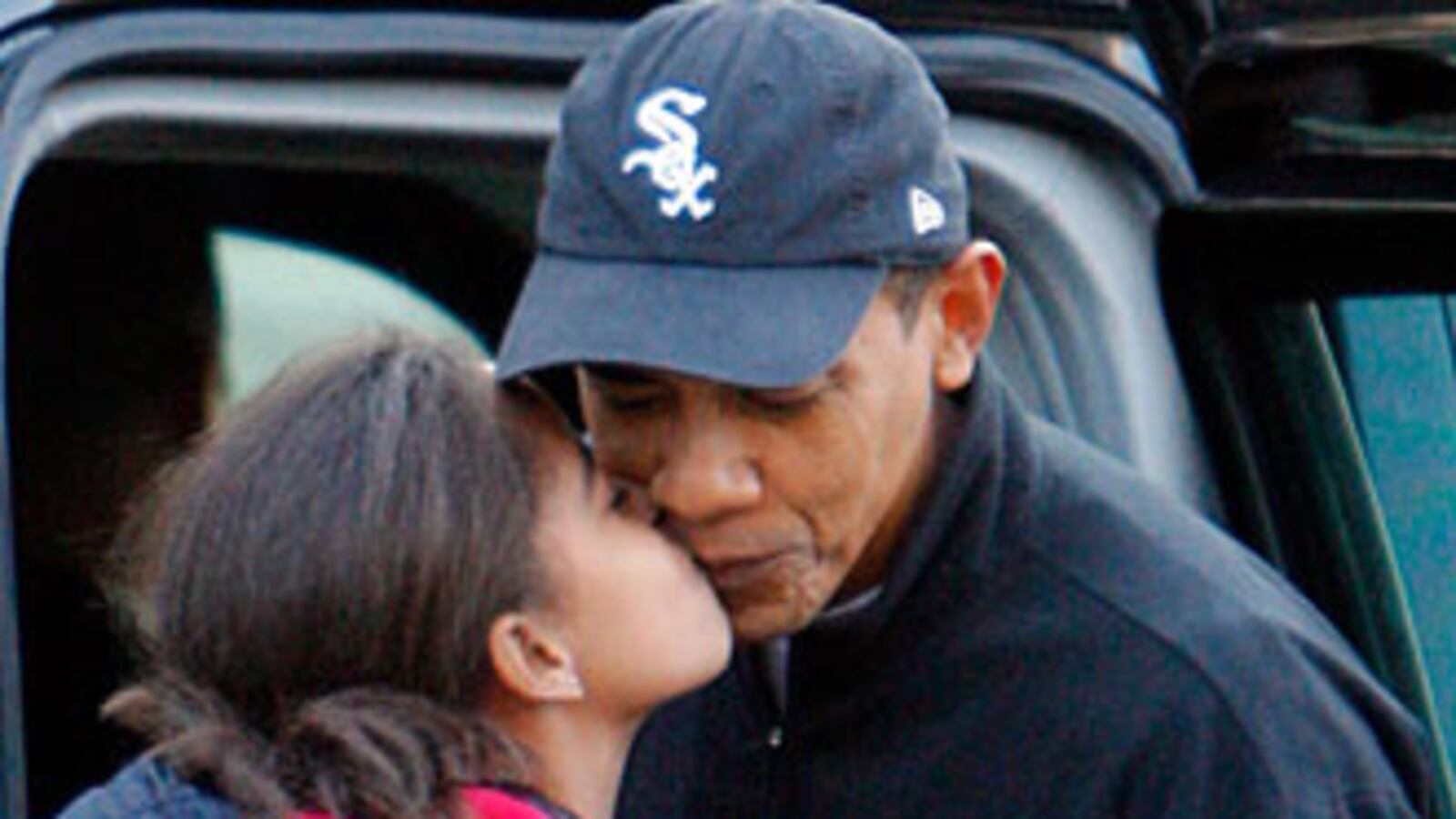 cheats/2008/12/12/obama-girlsrsquo-new-school/obama-girls-school_u7xnor