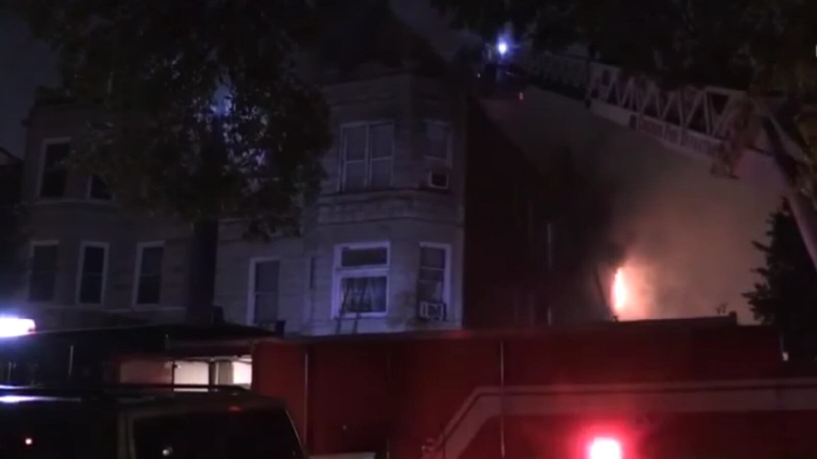 180826-chicago-house-fire-cheat_n51oik