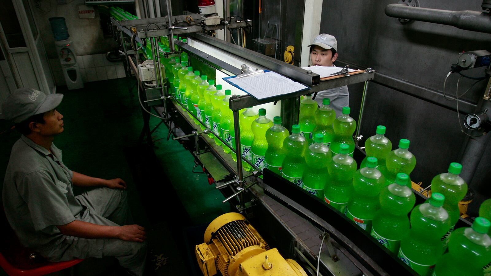 cheats/2014/05/05/coke-removing-chemicals-from-drinks/140505-fanta-cheat_r9b7jv