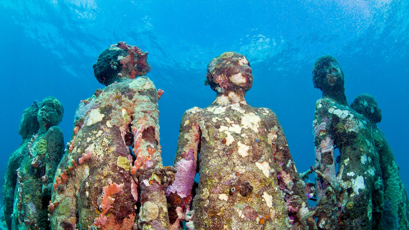 galleries/2014/04/07/jason-de-caires-taylor-s-gorgeous-underwater-art-photos/underwater-museum-gal-11_kbjykb