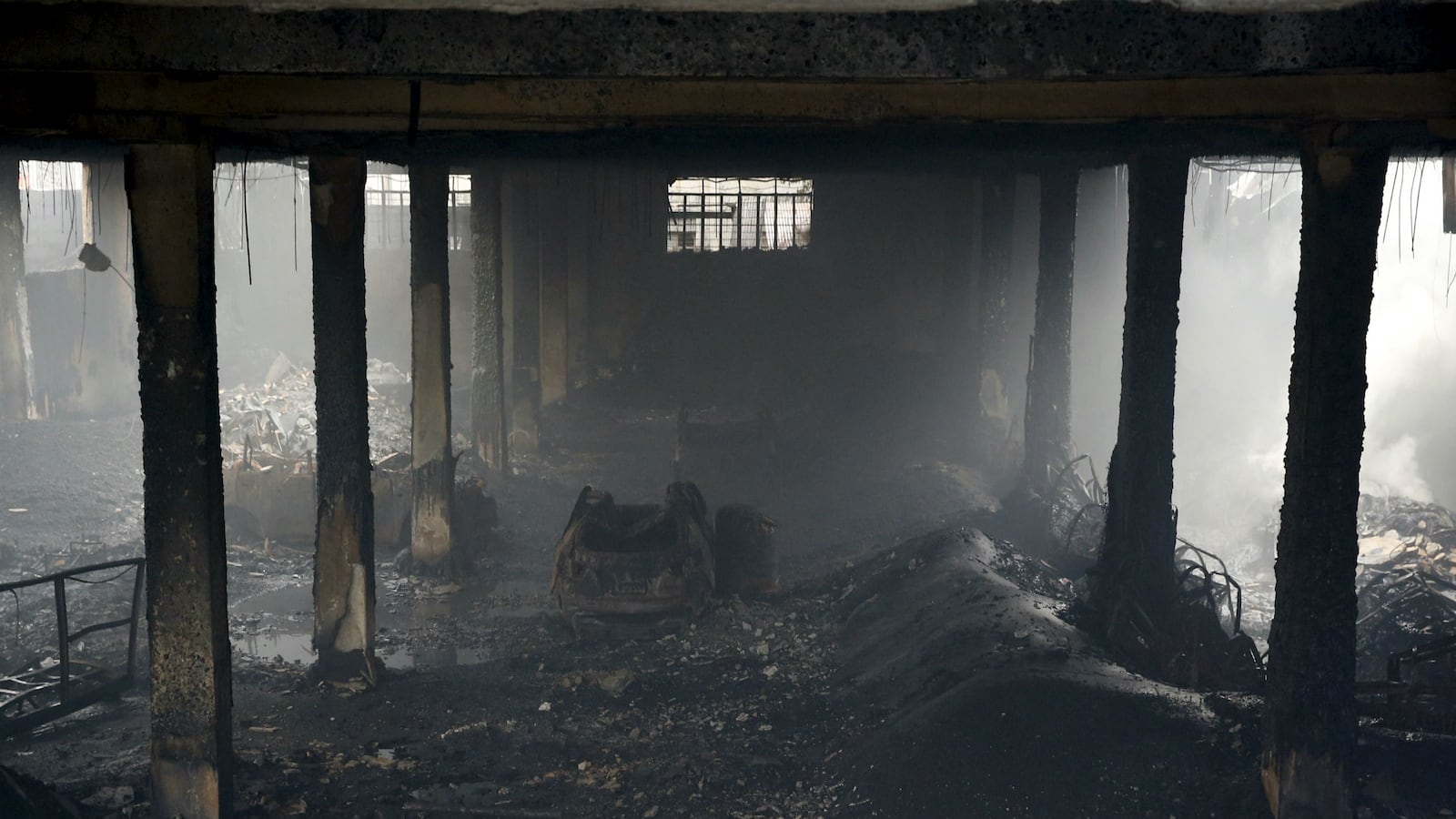 cheats/2015/05/13/at-least-31-dead-in-manila-factory-fire/150513-manila-factory-fire-cheat_ynmbdk