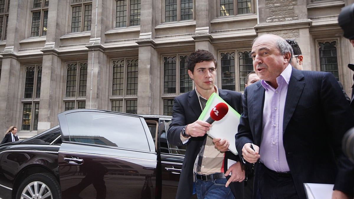 cheats/2011/10/04/battle-of-the-russian-oligarchs/boris-berezovsky-blackmail-lawsuit-cheat_yrv7m8