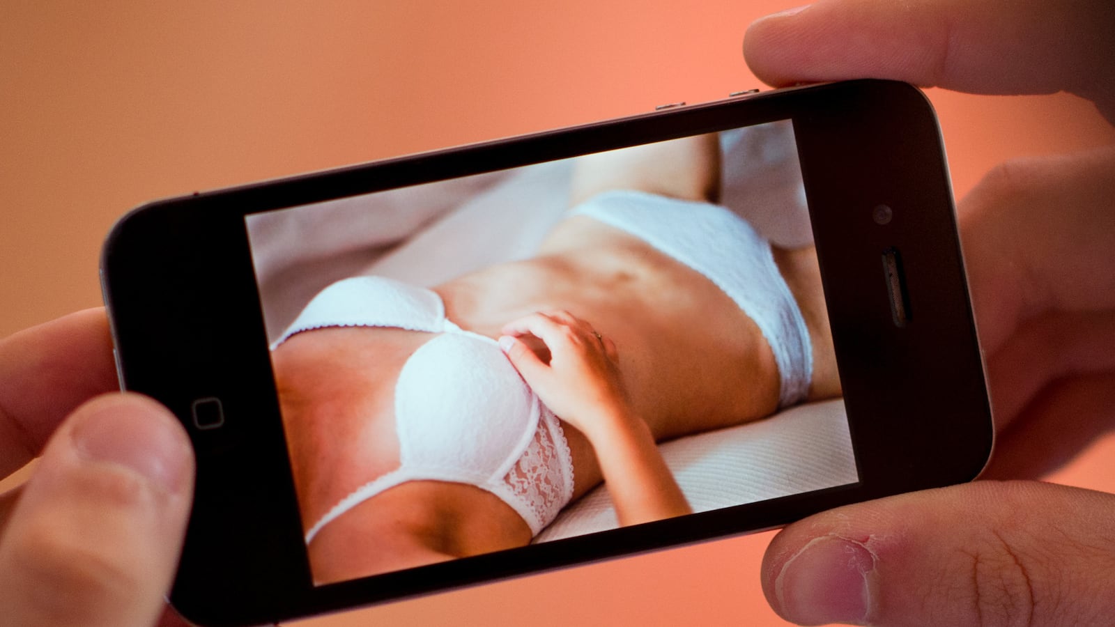 articles/2016/01/12/how-to-fight-back-against-revenge-porn/160111-allen-revenge-porn-tease_trc3kv