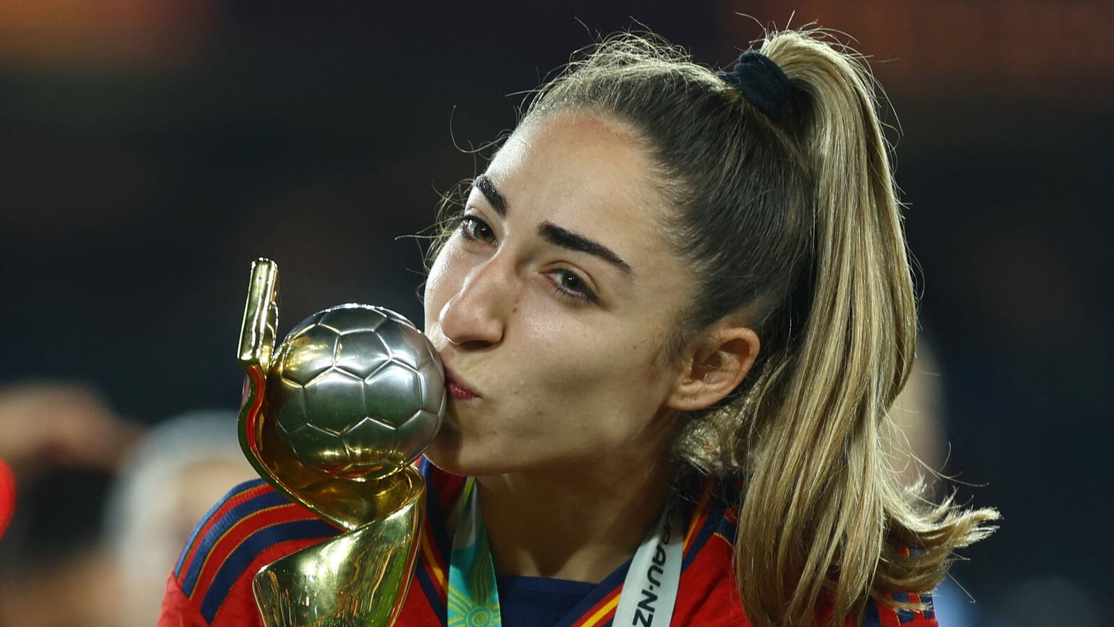 Spain’s Olga Carmona celebrates with the trophy after winning the 2023 Women’s World Cup.