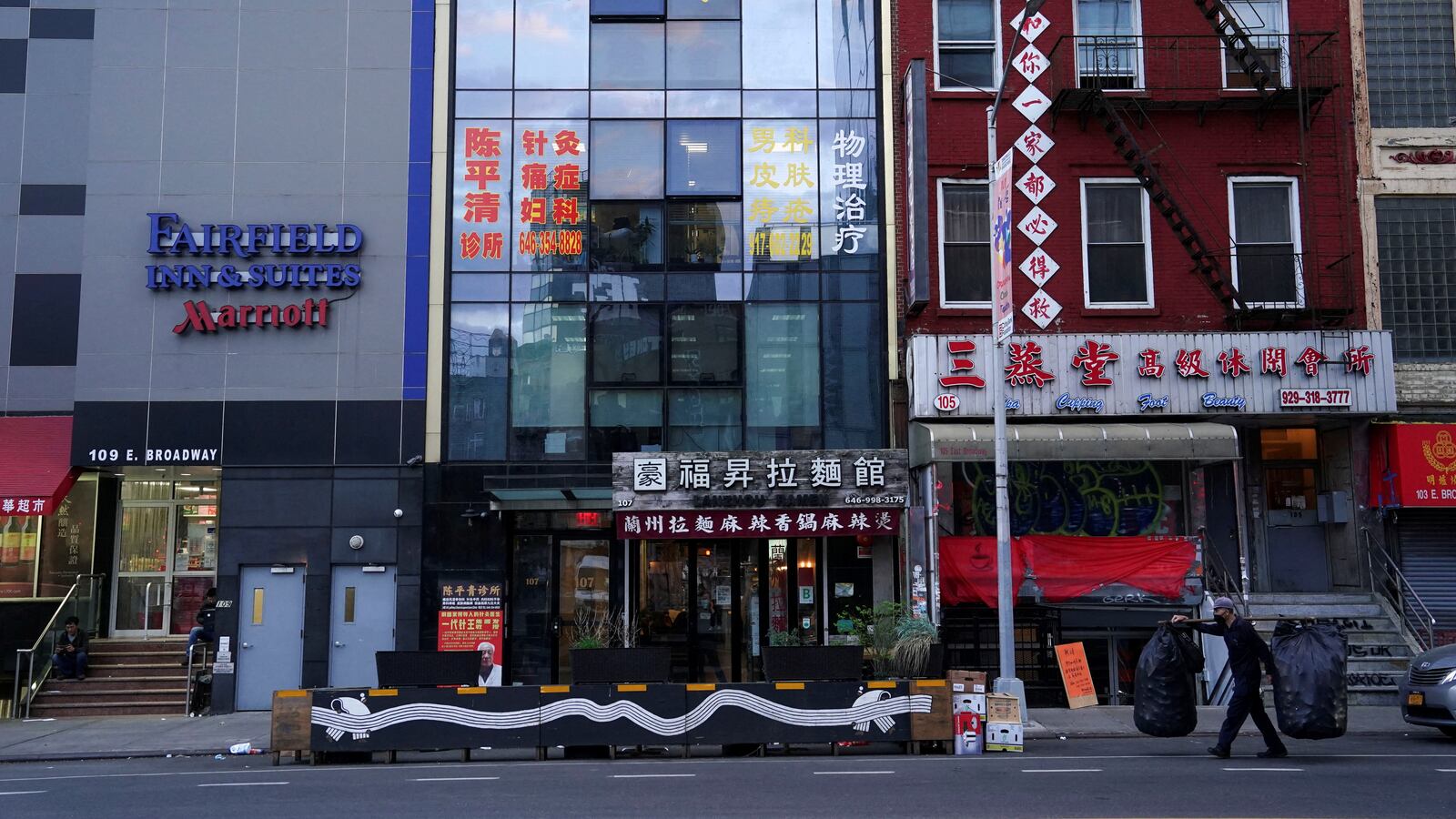 2023-04-18T222155Z_186968166_RC2NG0A30ORD_RTRMADP_3_USA-SECURITY-CHINA-POLICE_tuzwam