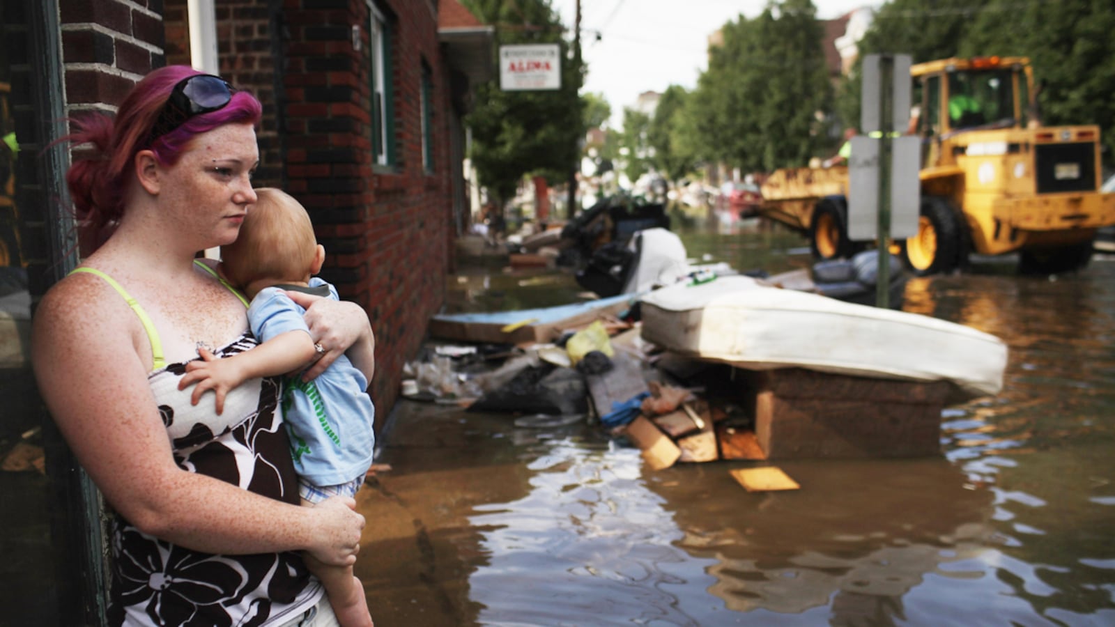 articles/2011/09/10/fema-more-federal-disaster-response-programs-alarming-cuts/disaster-fund-cuts-redlener_dzdczd