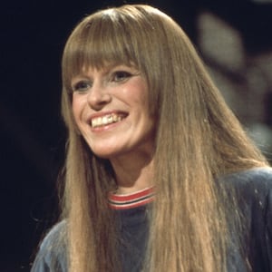 Louise Lasser, star of 1970s cult TV show Mary Hartman, Mary Hartman hosts Saturday Night Live.