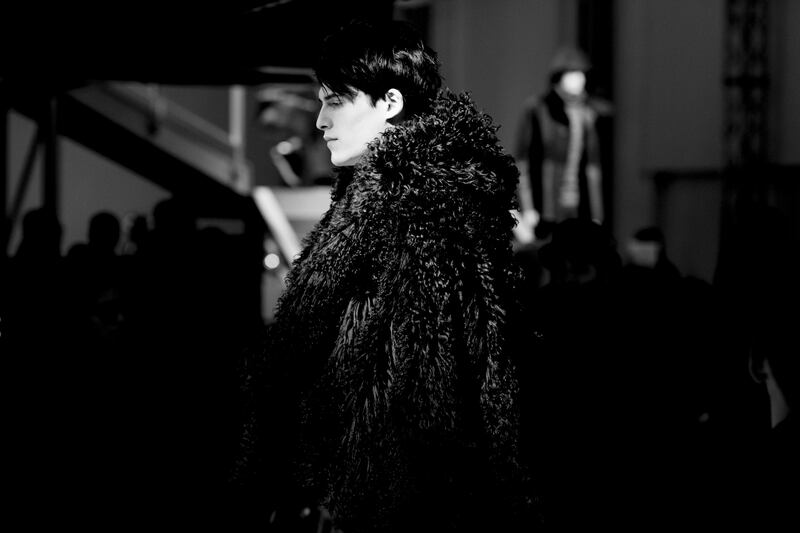 galleries/2013/01/16/backstage-at-men-s-fashion-week-in-milan-2013-photos/milan-mens-backstage-wrap9_ffo6xx