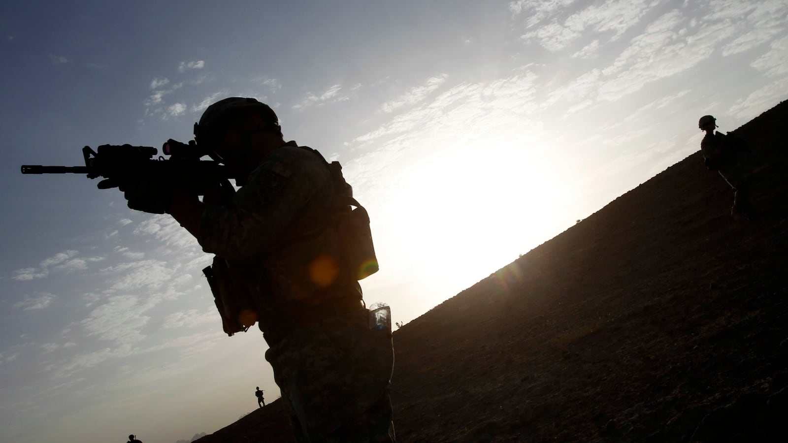 cheats/2016/02/29/u-s-delta-force-to-begin-striking-isis/160229-delta-force-cheat_ikn9mo