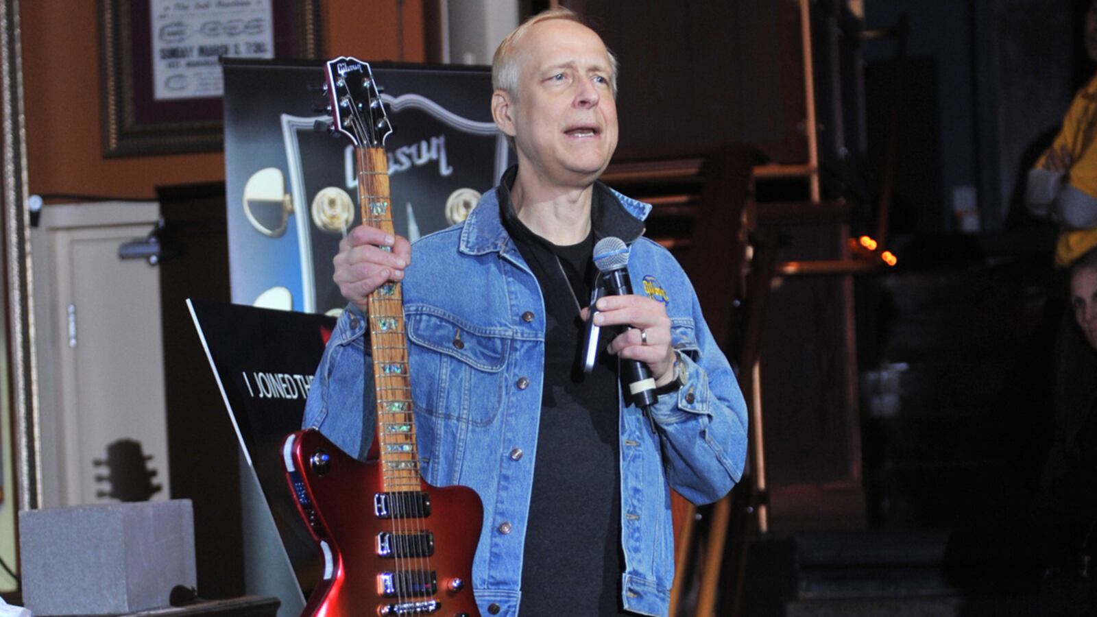 articles/2011/09/09/gibson-guitar-goes-tea-party-henry-juszkiewicz-attends-obama-speech/gibson-guitar-tea-party-meek_vwfxpd