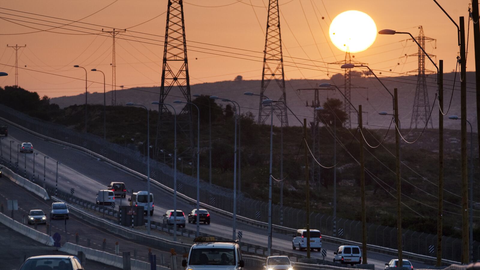 articles/2013/10/07/road-443-more-evidence-of-a-long-deception/OZ_Road_443_aifltk