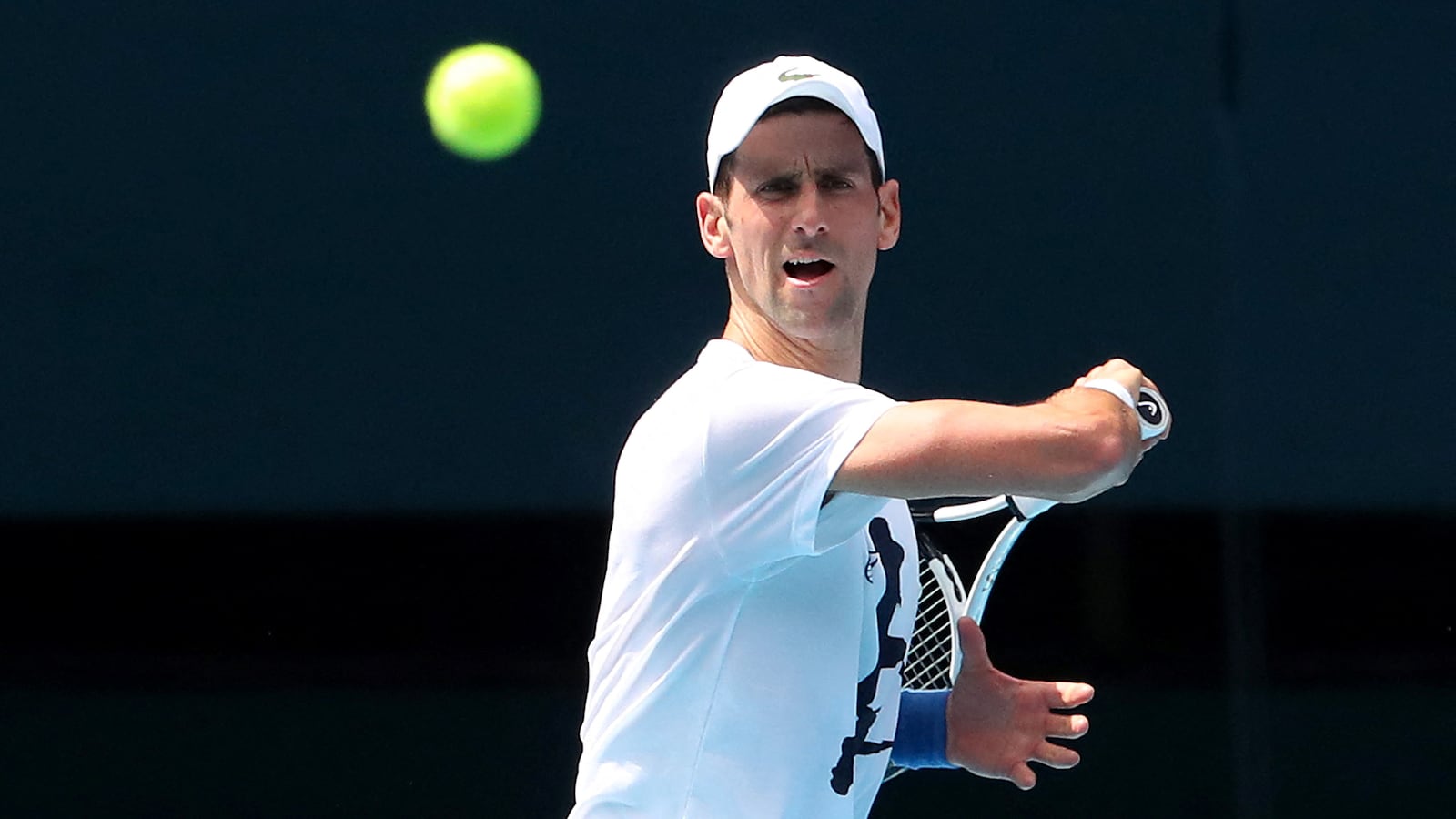 2022-01-11T092204Z_650116214_RC2SWR9UGP9L_RTRMADP_3_TENNIS-AUSTRALIA-DJOKOVIC_gr9tht