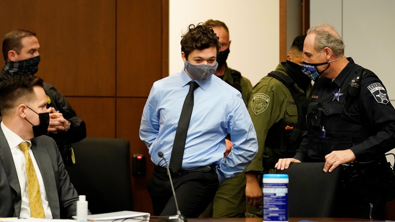 2020-10-30T160757Z_2136421649_RC24TJ9JH25J_RTRMADP_3_GLOBAL-RACE-USA-WISCONSIN_lqqd9u