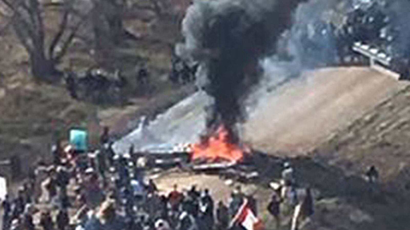 cheats/2016/10/27/police-evict-dakota-pipeline-protesters/161028-pipeline-fire-cheat_tr3yzb