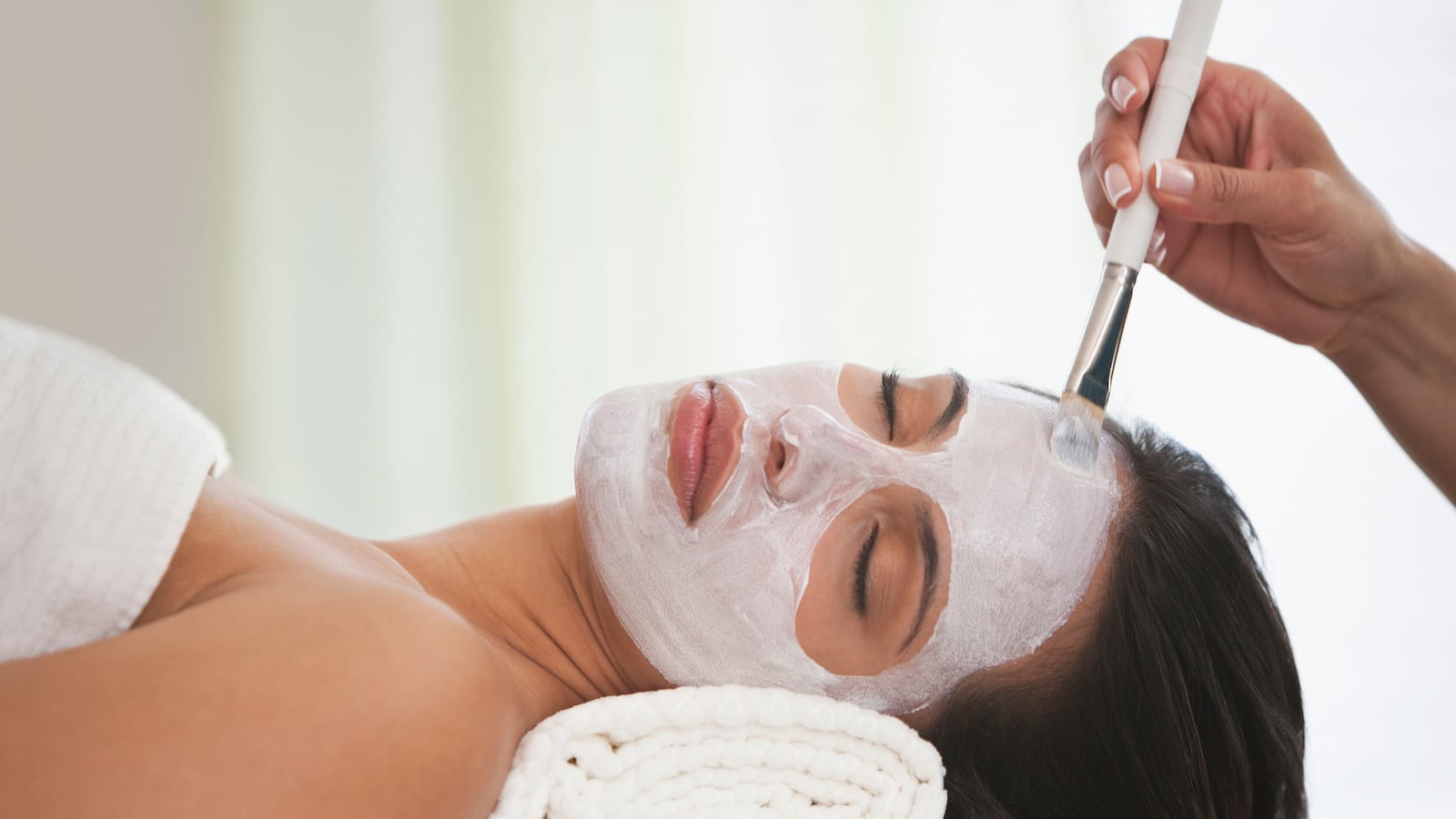 articles/2013/08/06/i-got-a-180-bird-poop-facial/130805-Meany-Bird-Poop-Facial-tease_jncqe7