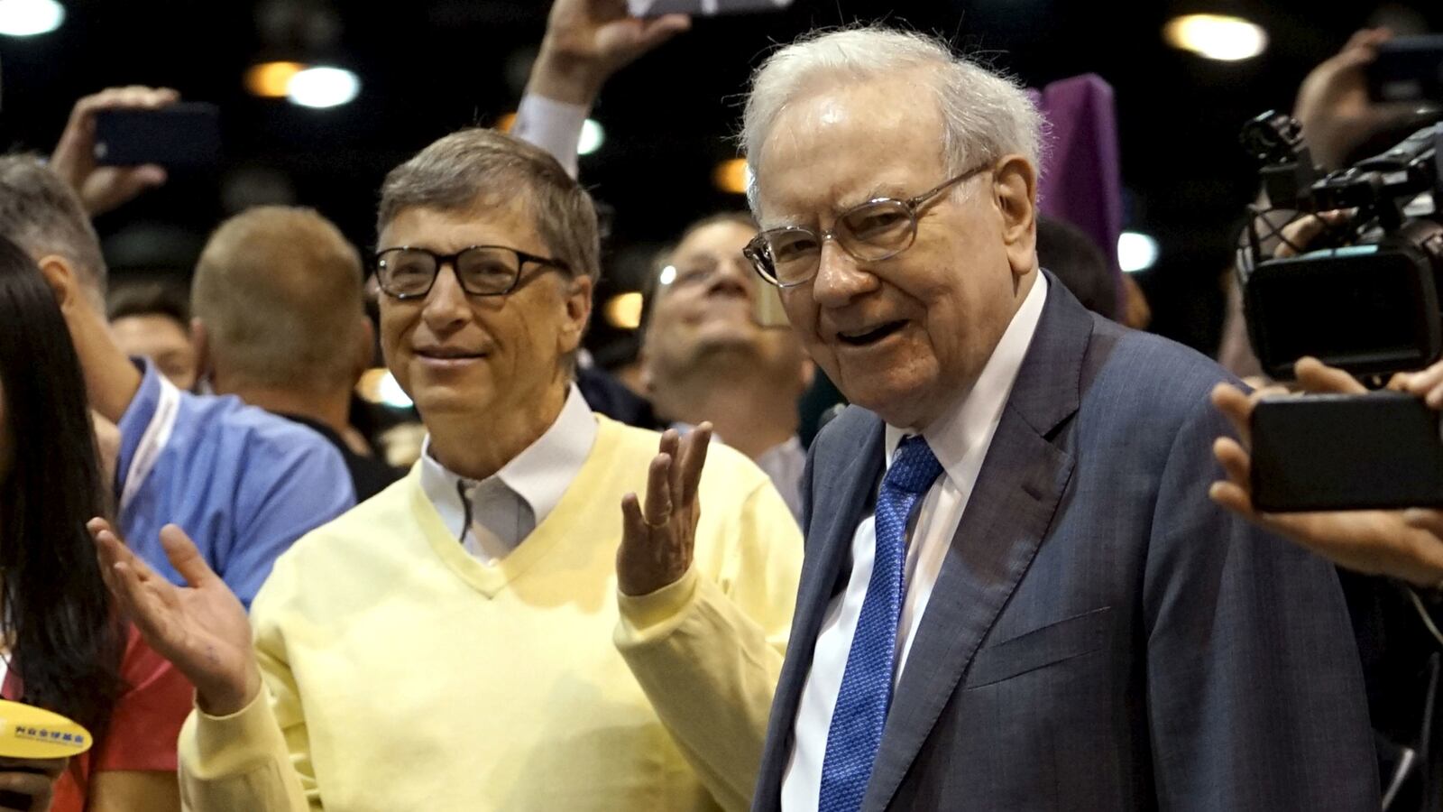 cheats/2015/06/04/billionaire-giving-pledge-is-optional/150604-buffett-gates-cheat_gvjoke