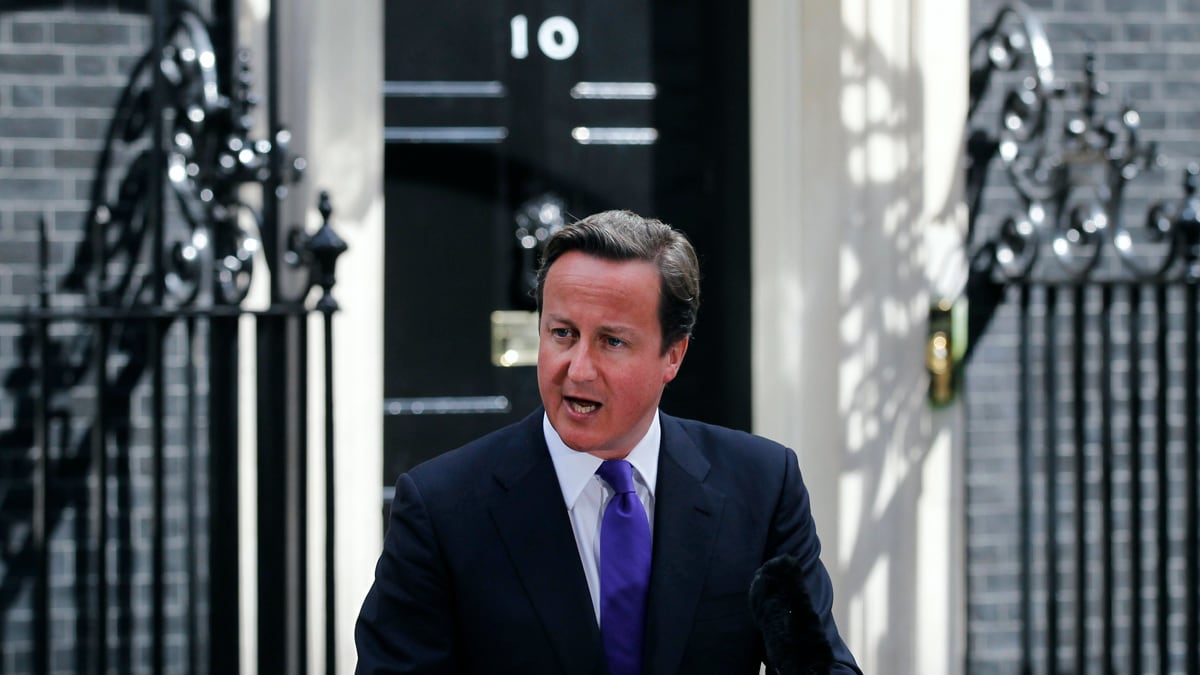 articles/2011/09/02/prime-minister-david-cameron-more-popular-after-london-riots-libya/cameron-no-holiday-underhill_fy6yof