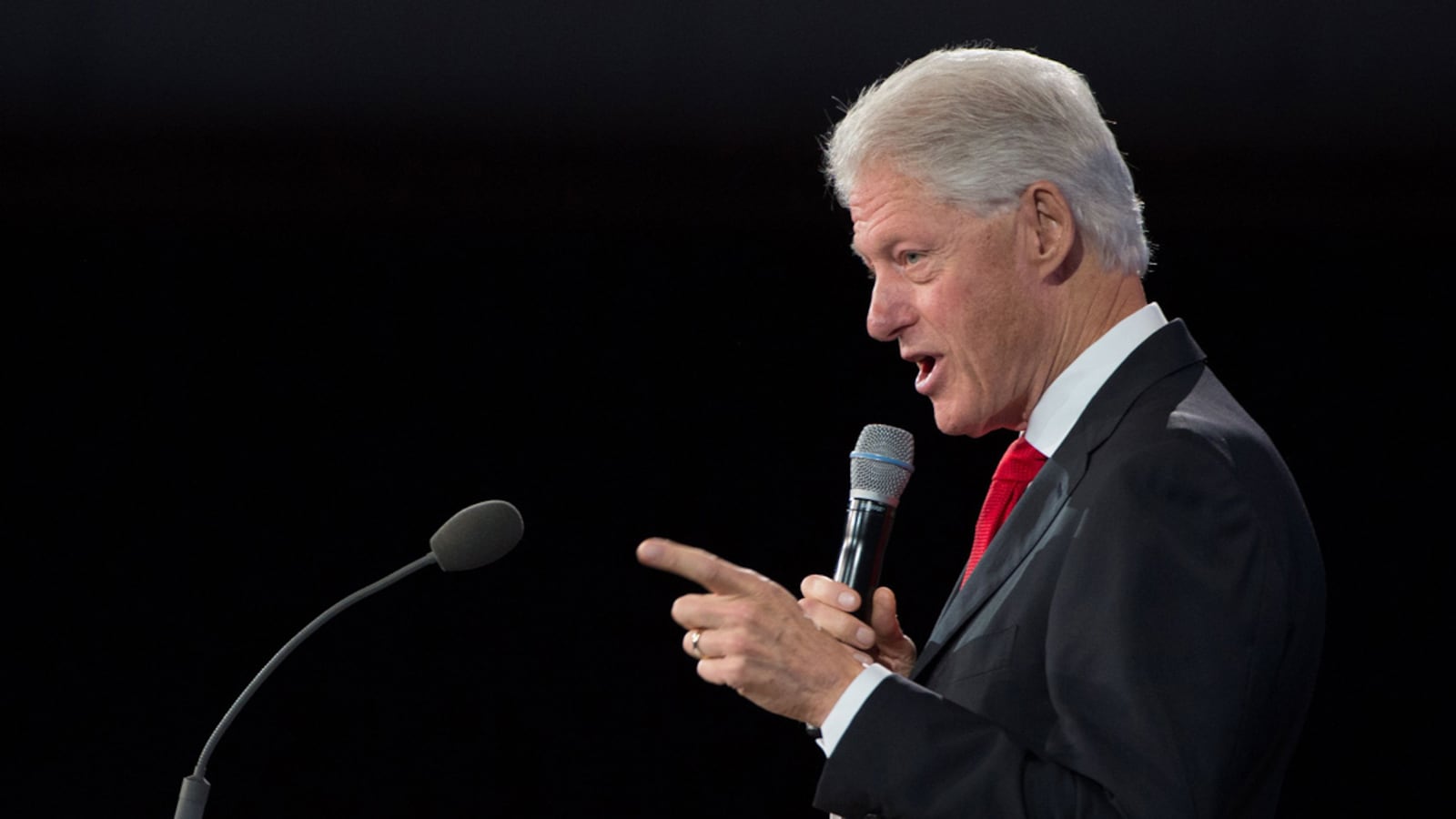 cheats/2016/12/19/bill-trump-knows-how-to-use-white-men/161219-trump-white-men-cheat_fplmik